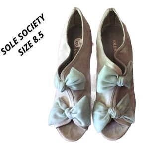 SOLE SOCIETY Gray Ankle BOTIES.
FINAL PRICE